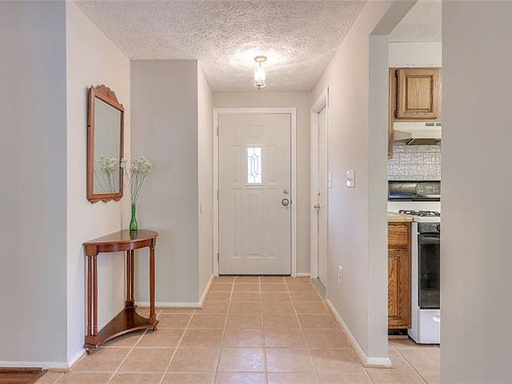 4th image of 2655 Green Meadow Ln NE