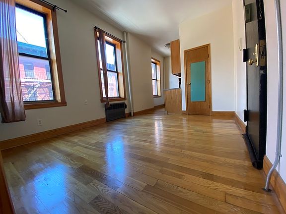 4th image of 2 Eldridge St APT 8