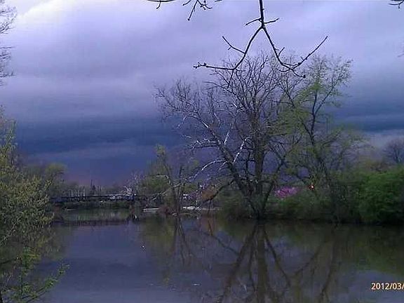 4th image of 2915 E Fall Creek Pkwy