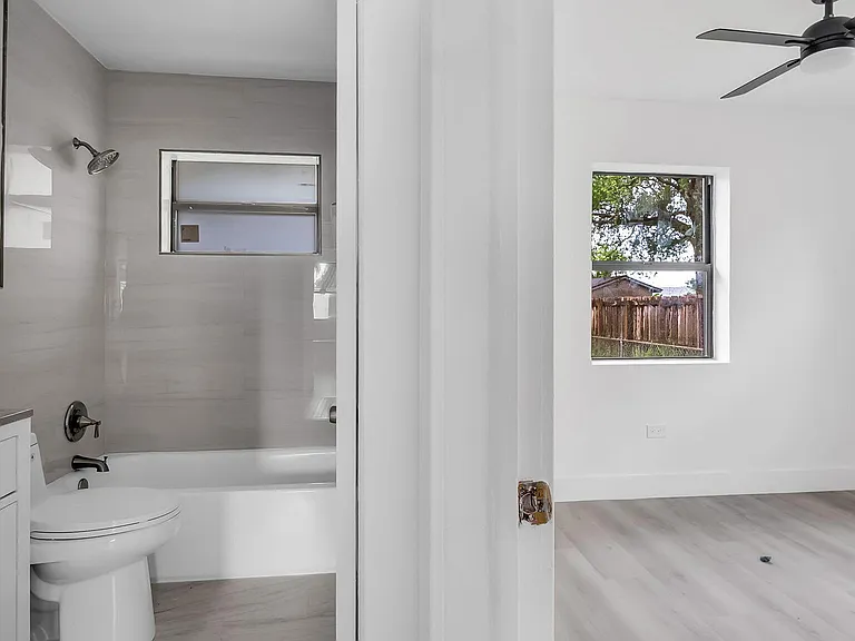 5015 SW 25th St — Photo 15
