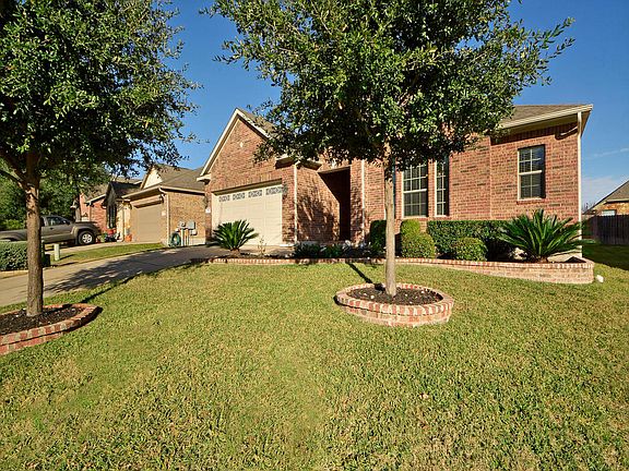 3rd image of 513 Rolling Brook Ln