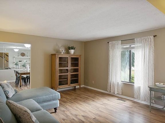 4th image of 1312 Daventry Ct