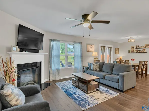 1111 Fountainview Dr, Hartselle, AL 35640
