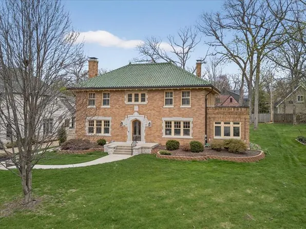 630 Sherwood Dr, Saint Louis, MO 63119