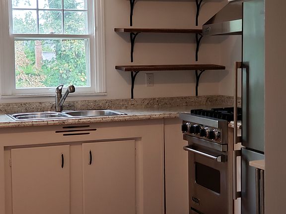 5th image of 181 Madison St #2B