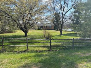 7164 Windy Valley Ln, Pacific, MO 63069