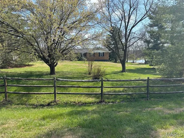 7164 Windy Valley Ln, Pacific, MO 63069