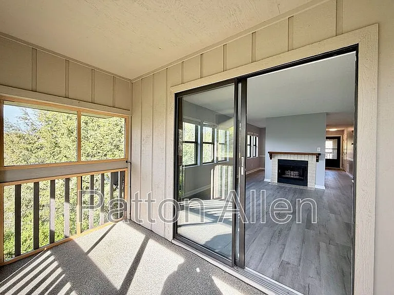 2406 Abbey Cir — Photo 13