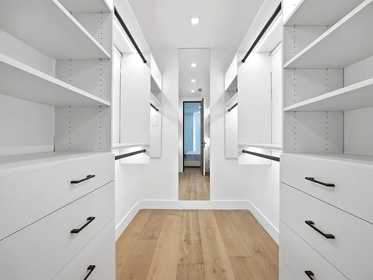 21-17 38th St #PENTHOUSE — Photo 9