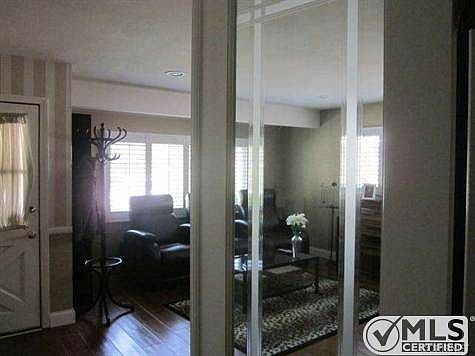 5th image of 24118 Vanowen St