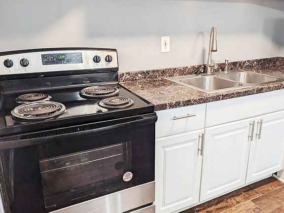 3rd image of 1177 Woodland Ave NE APT 3