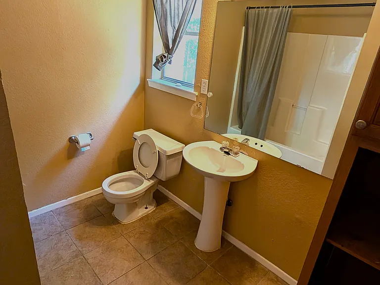 821 Gregory Ave — Photo 11
