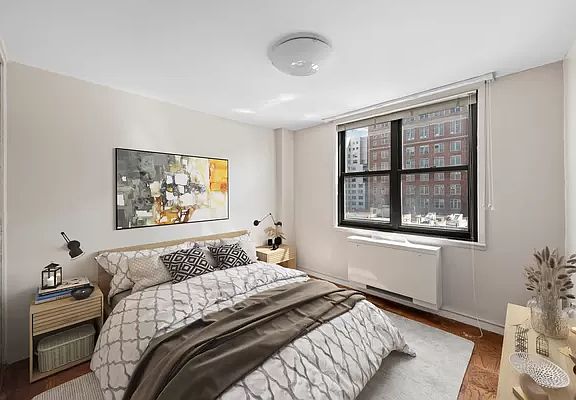 4th image of 130 E 18th St APT 11H