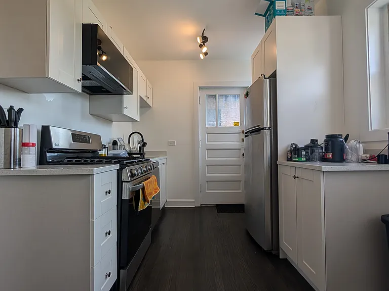 4529 N Greenview Ave #3 — Photo 6