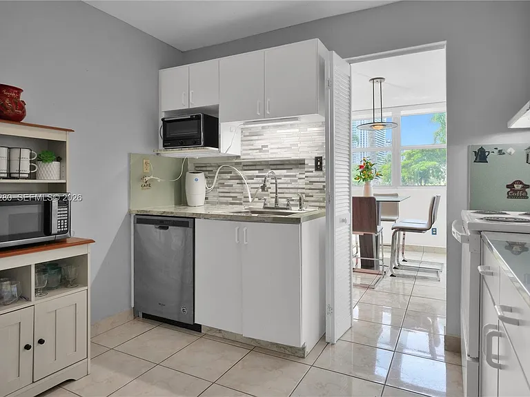 16558 NE 26th Ave #2A — Photo 17