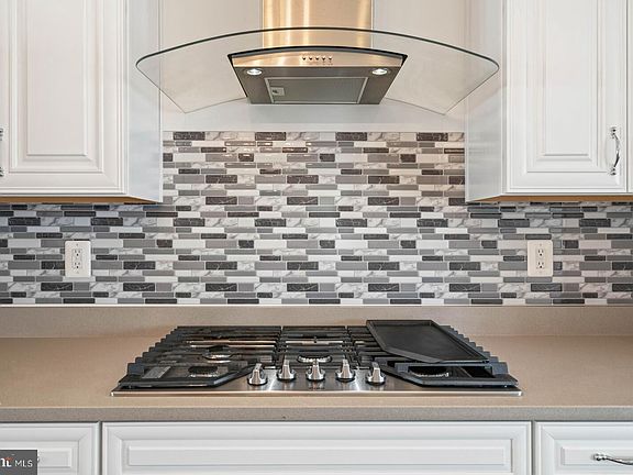 4th image of 2043 Alder Ln