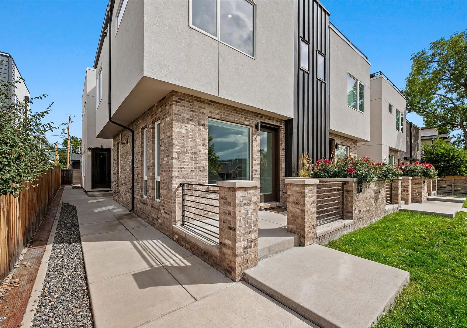 Modern Townhome Near Sloan's Lake Garage, Central AC & Great Location — Photo 2