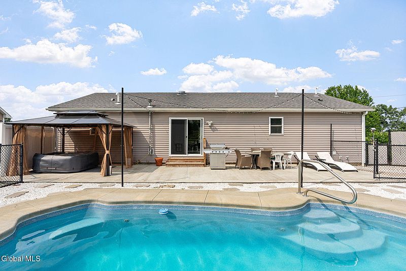 4th image of 237 Geiser Road