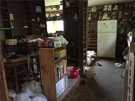 4th image of 702 Wilson St