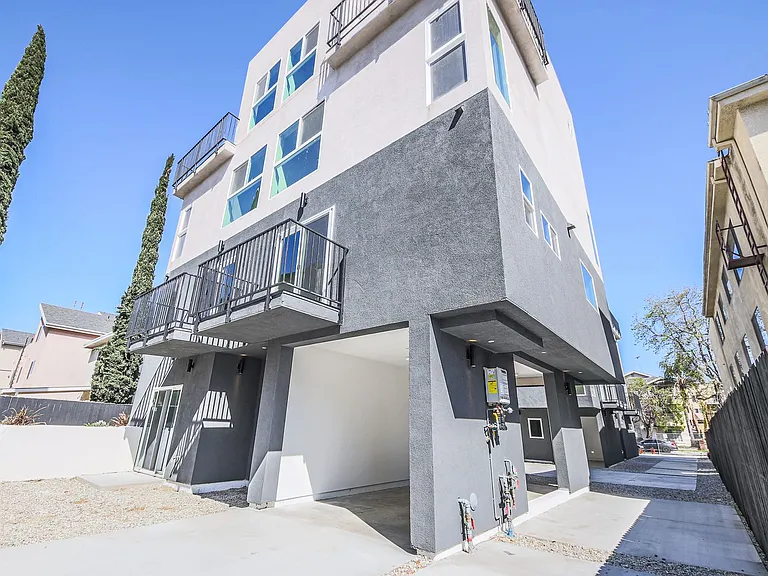 5263 Cartwright Ave — Photo 23