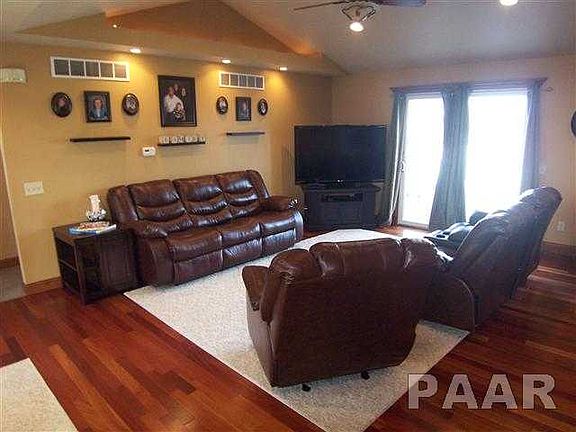 3rd image of 605 W Chestnut Ave