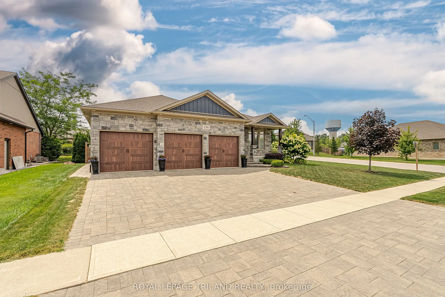 296 Dufferin St photo 1