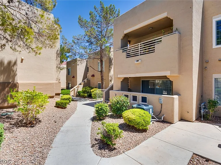 1900 Villa Palms Ct #103 — Photo 2