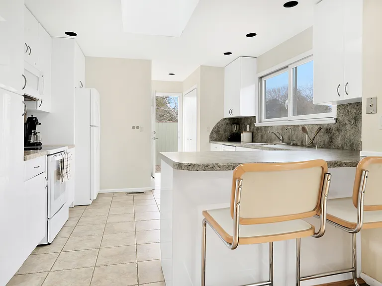 58 Windmill Ln — Photo 10