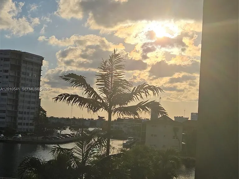 1817 S Ocean Dr #325 — Photo 33