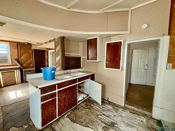 5th image of 237 Vermejo St