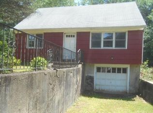 13 Bear Hills Rd, Newtown, CT 06470