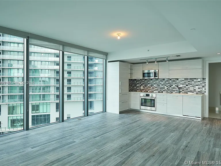 650 NE 32nd St #1208 — Photo 4