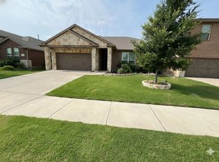 6400 Cheshire St, Aubrey, TX 76227