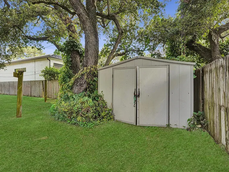 300 SW 19th Ave — Photo 29