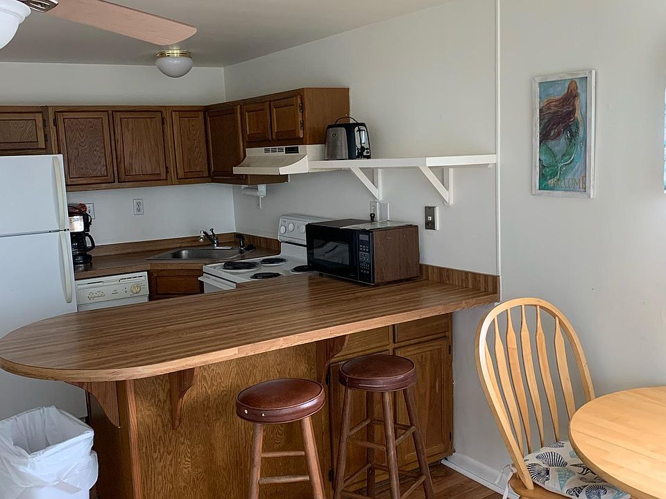 2nd image of 904 Carolina Beach Ave N APT 2