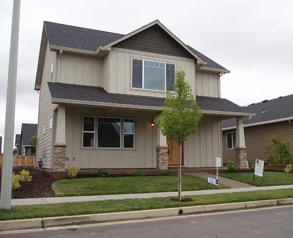 1604 Webb Lake Dr NE — Photo 1