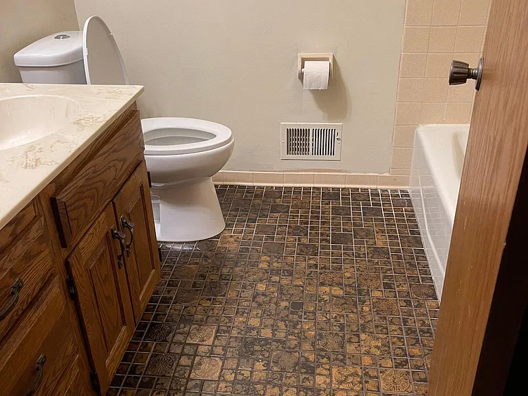 Main bathroom