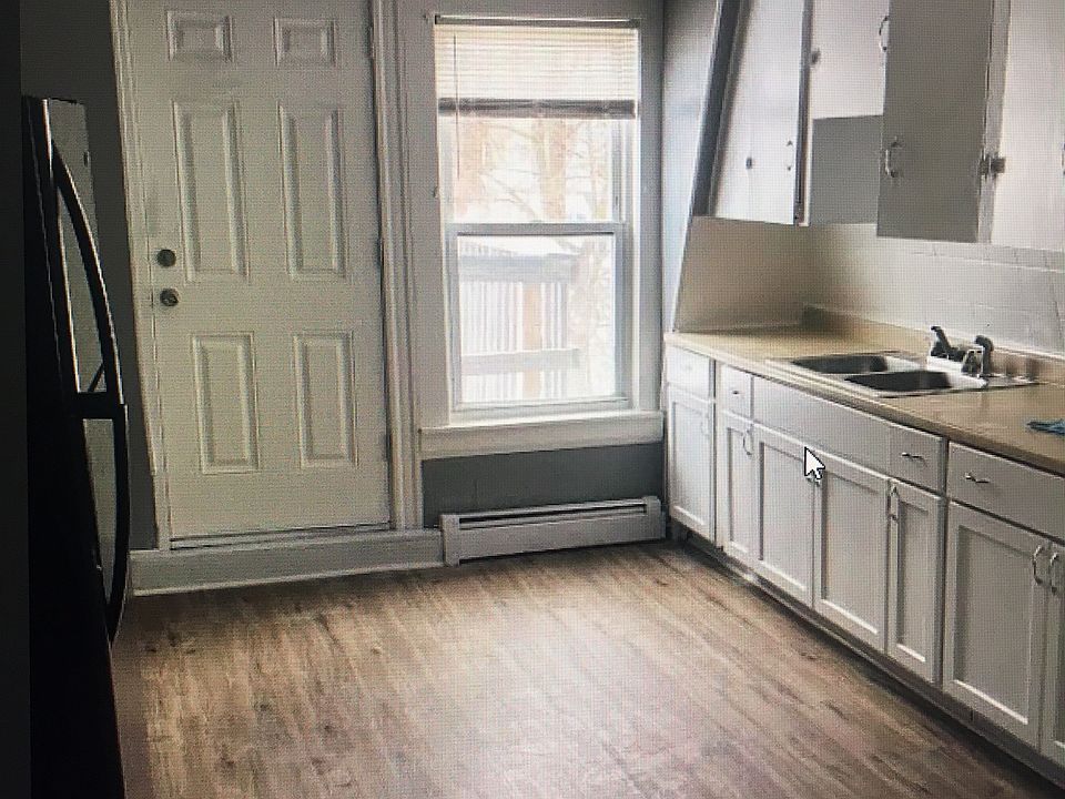 2nd image of 460 Lowell St Unit 3