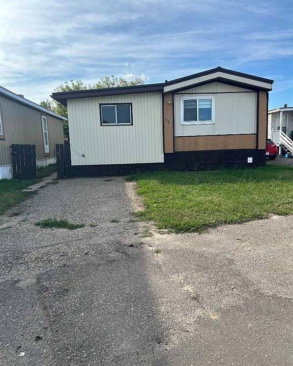 1st image of 70 Manor Park Cres E