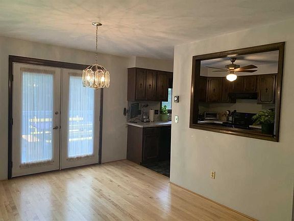 3rd image of 125 Sandy Dr
