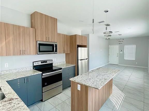 2nd image of 3913 Bella Costa Dr