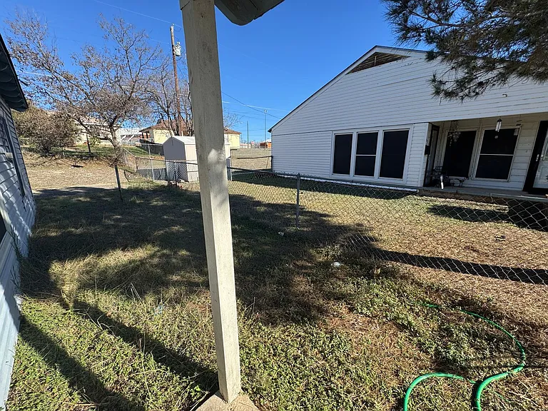 805 W Dean Ave — Photo 13