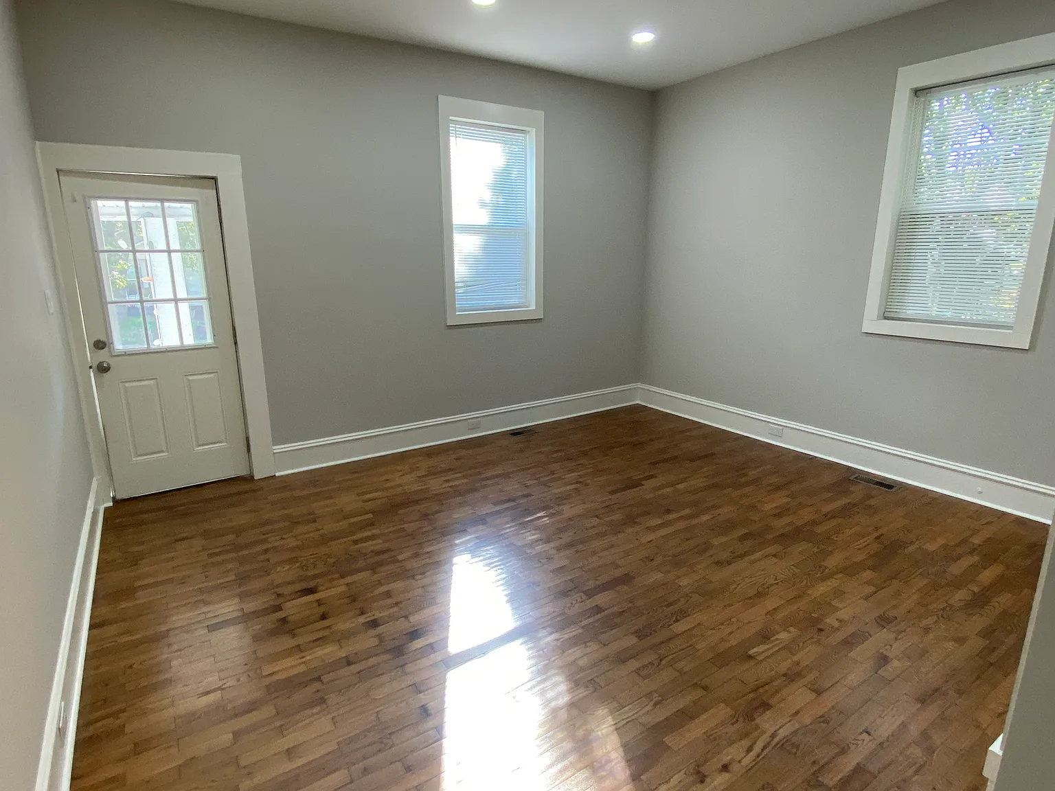2 bed, 850 sqft, $1,275 — Photo 1
