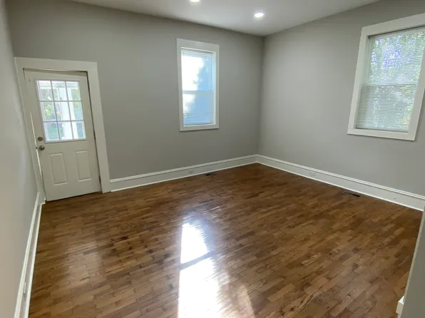 221 Institute Ave, Mooresville, NC 28115