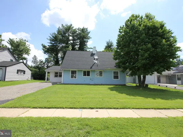 28 Bayberry Ln, Willingboro, NJ 08046