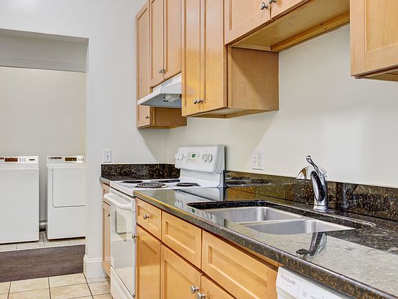 4th image of 1610-1612 Washtenaw Ave #1610