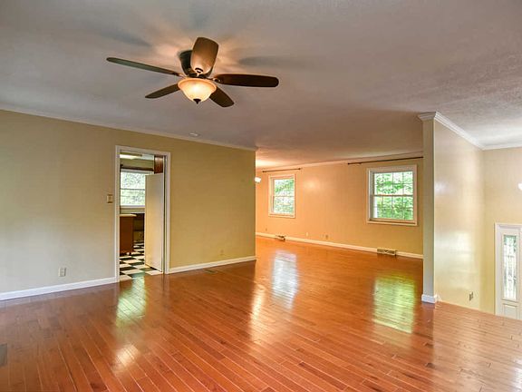4th image of 8629 Wimbledon Dr