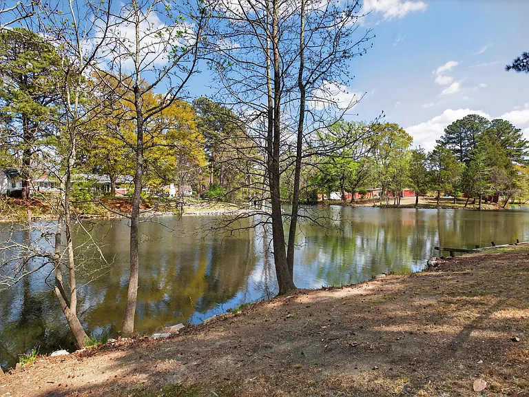 403 Holloway Dr — Photo 40