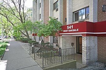 4th image of 541 W Oakdale Ave #417