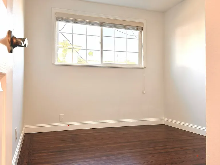 4121 Doane St — Photo 9